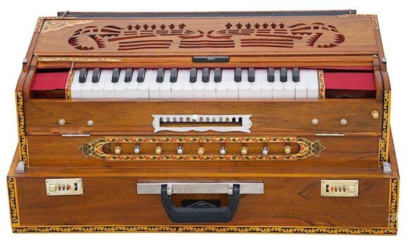 Musical special Harmonium 9 stop, folding, teak wood, natural wood color, 13 scale changer, 4 set of reeds