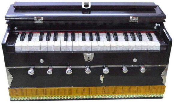 MUSICALS Harmonium 3.25 octave, 7 stops, 3 drone, perfect for playing - Image 2