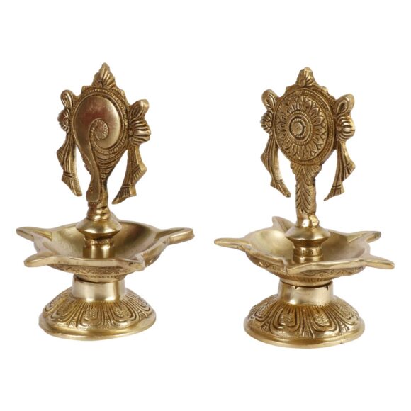 Brass Oil Lamp Diya Set: Shankha-Chakra Arti Deepam for Home Temple Aarti Deepak Pooja Camphor Kapoor Kapur Burner Dia Hand held Puja Jyot for Table Mandir Gold Color Height 6.5 Inch - Image 3